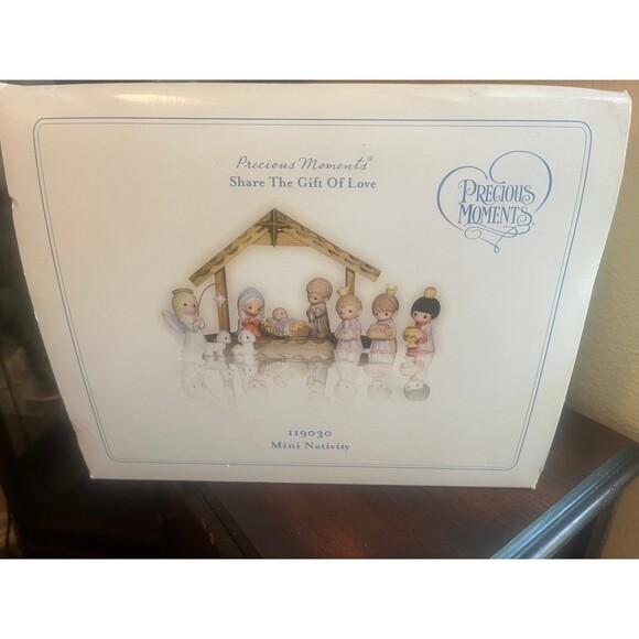 2010 Precious Moments Mini Nativity Scene - Picture 1 of 7